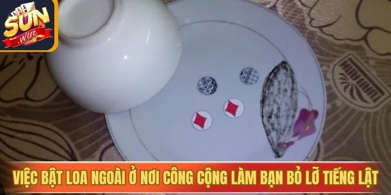 Việc bật loa ngoài khi chơi ở nơi công cộng sẽ làm bạn bỏ lỡ các tiếng lật